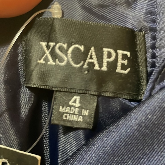 Womens New RARE XSCAPE Vintage Off-Shoulder
Mermaid Navy Evening Formal … - Picture 6 of 13